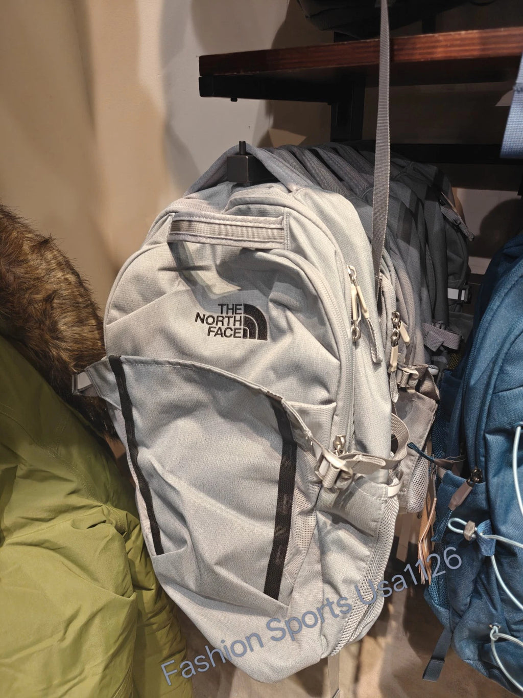 THE NORTH FACE Backpack Daypack Pivoter 30L 15 inch Mid Gray Dark H NM82461 New