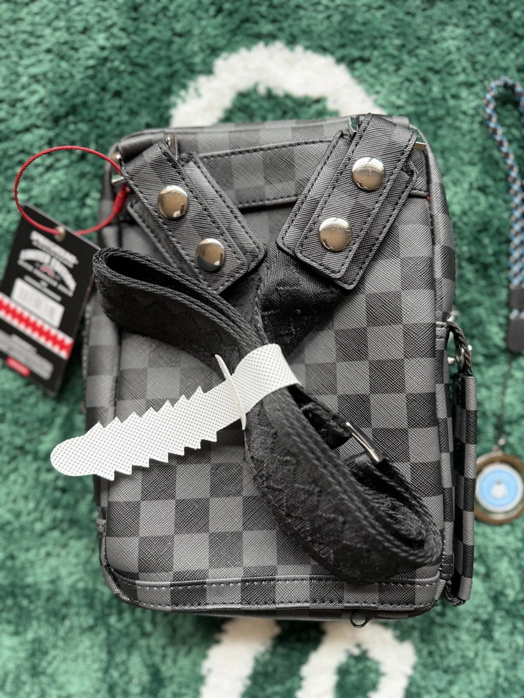 👹 B8247 unisex Sprayground Diamond Tear Shark OG Sling Bag